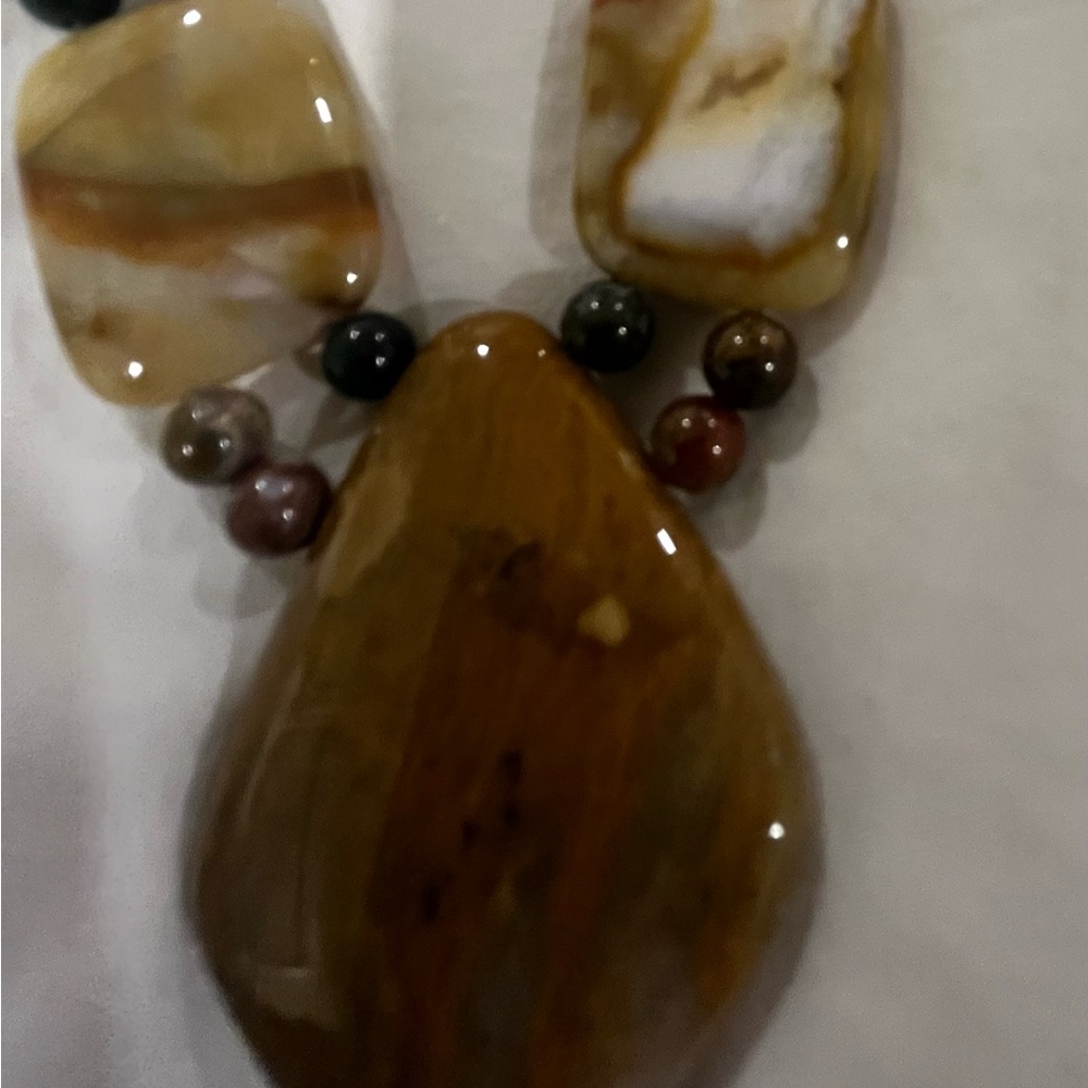 Elegant Multi-Stone Striated  Agate Nexklace